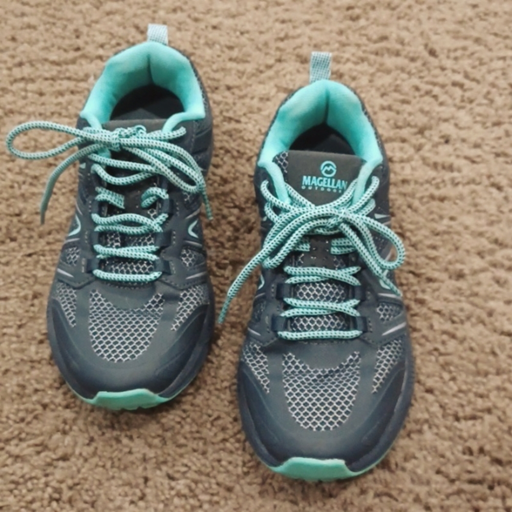 Magellan size 7 womens tennis shoes